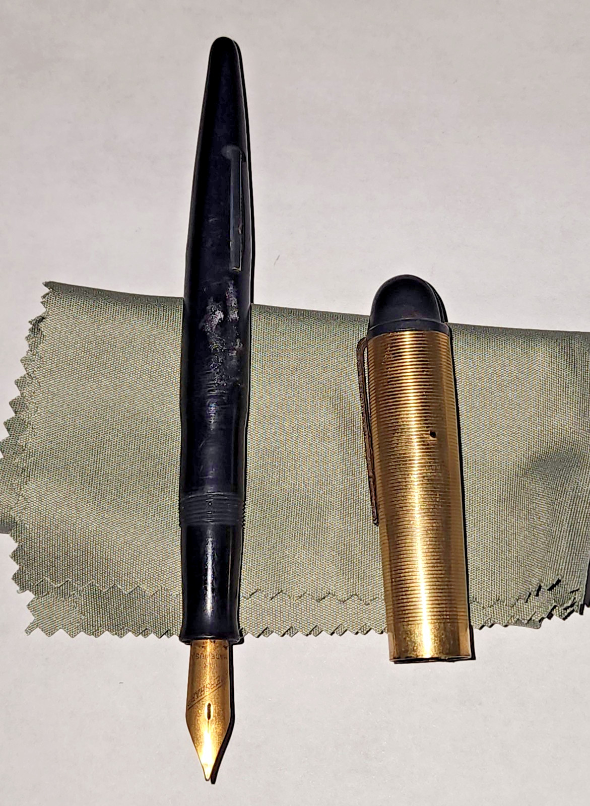 Vintage Eversharp Skyline Fountain Pen 14K Gold Nib Gold Tone Cap Parts Repair Vintage Eversharp Skyline Fountain Pen 14K Gold Nib Gold Tone Cap Parts Repair