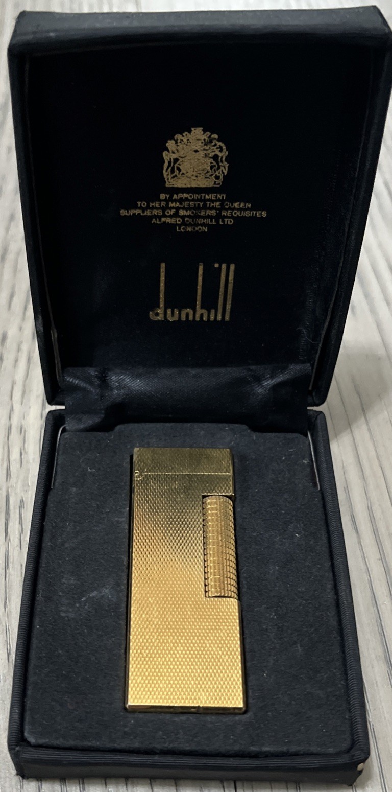 Dunhill gas Lighter 64 mm. x 23,5 mm. aside with presentation box Dunhill gas Lighter 64 mm. x 23,5 mm. aside with presentation box