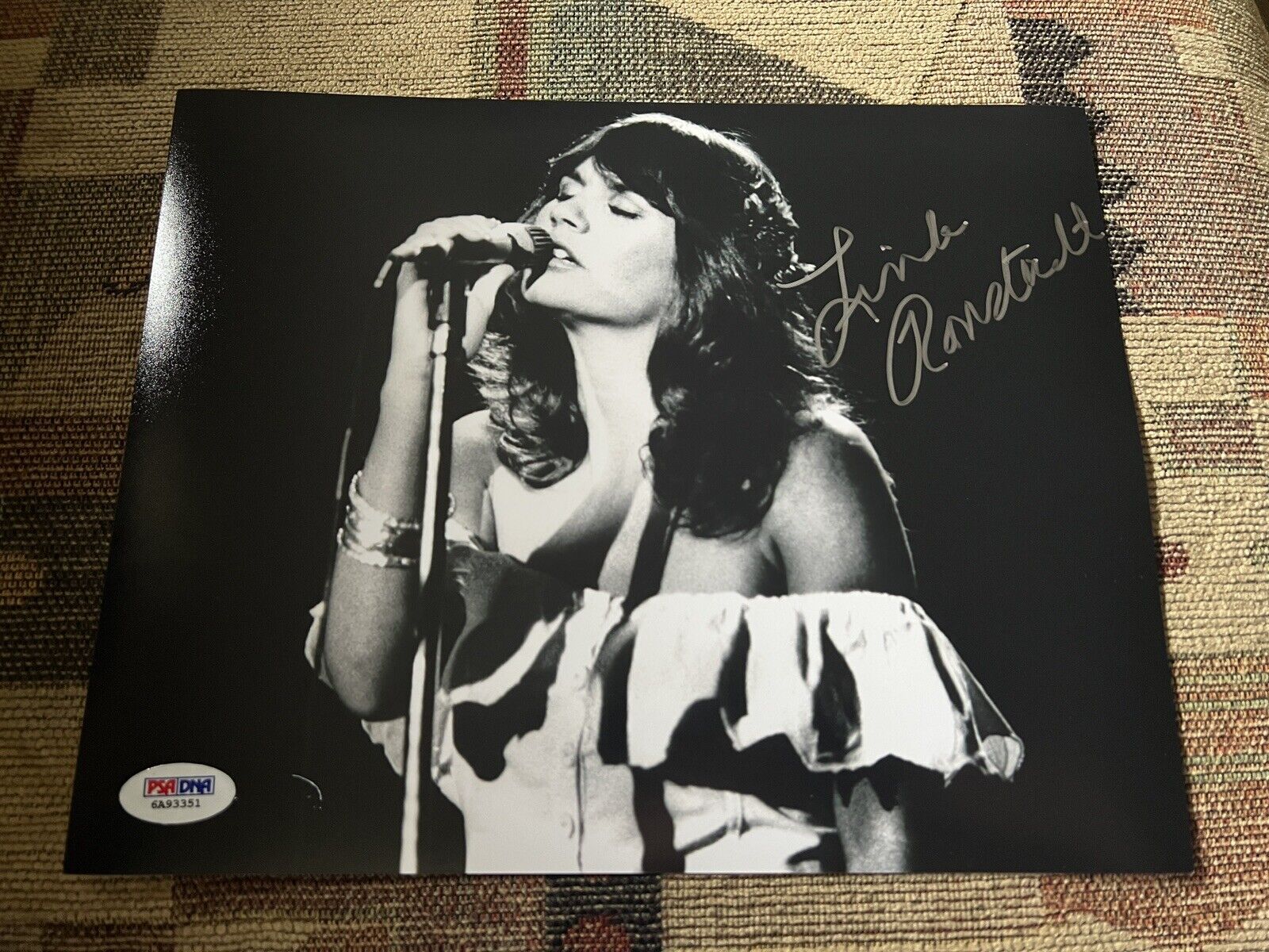 Autographed Linda Ronstadt Signed 8x10 Photo PSA/DNA STICKER ONLY
