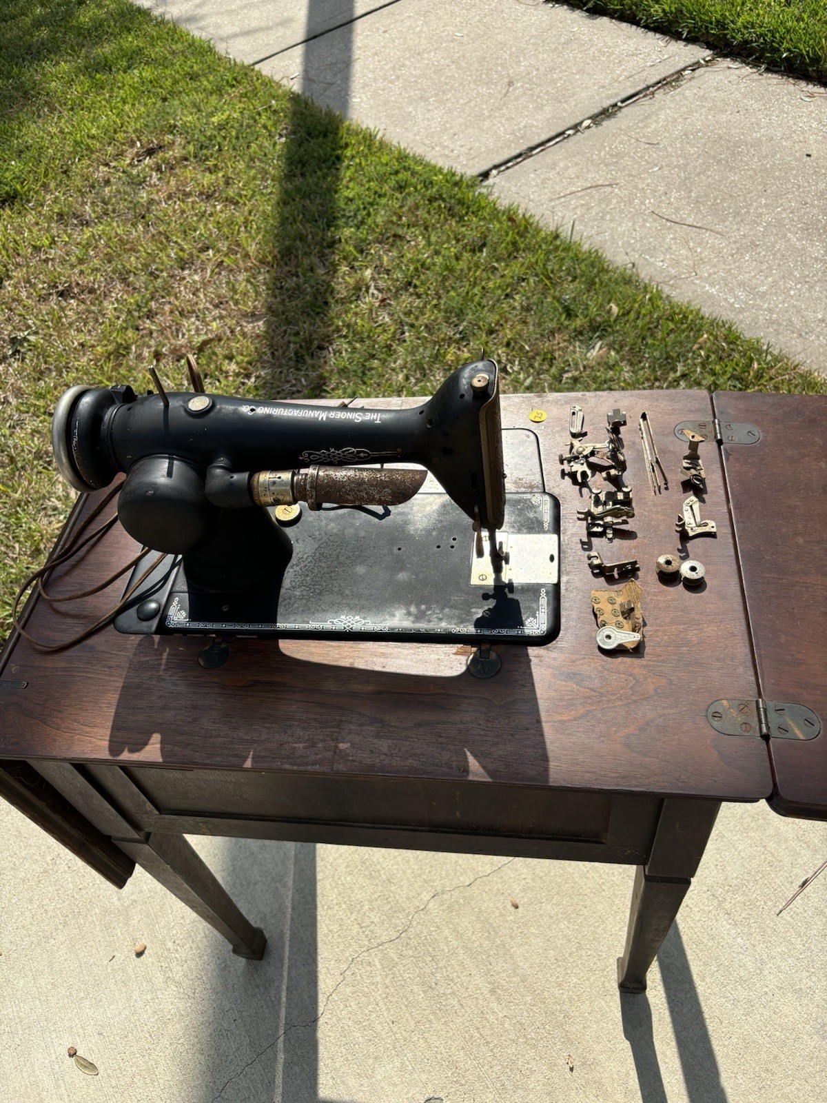 Vintage Singer Sewing Machine 1926 Model #AA996868 Vintage Singer Sewing Machine 1926 Model #AA996868