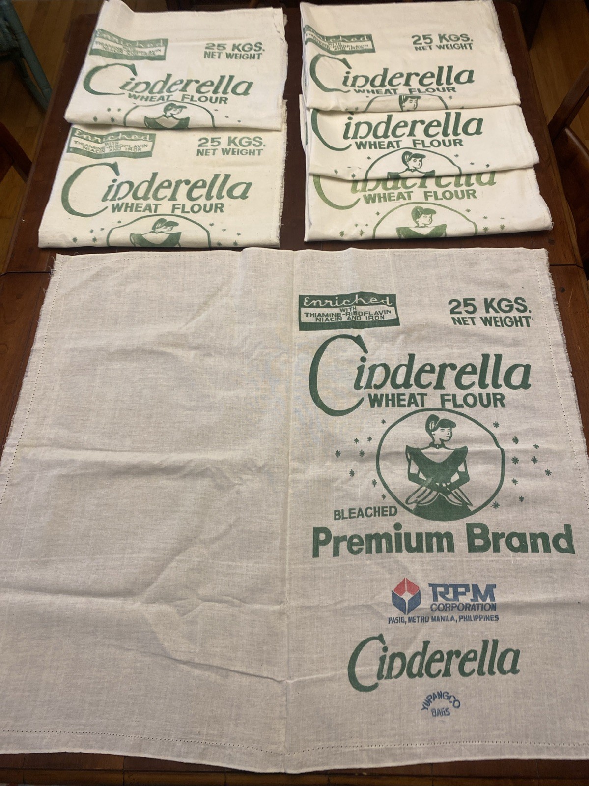 Vintage Lot 6 Cinderella Flour Sacks Open Feed Bag Fabric 35x30.5 Green Unused Vintage Lot 6 Cinderella Flour Sacks Open Feed Bag Fabric 35x30.5 Green Unused