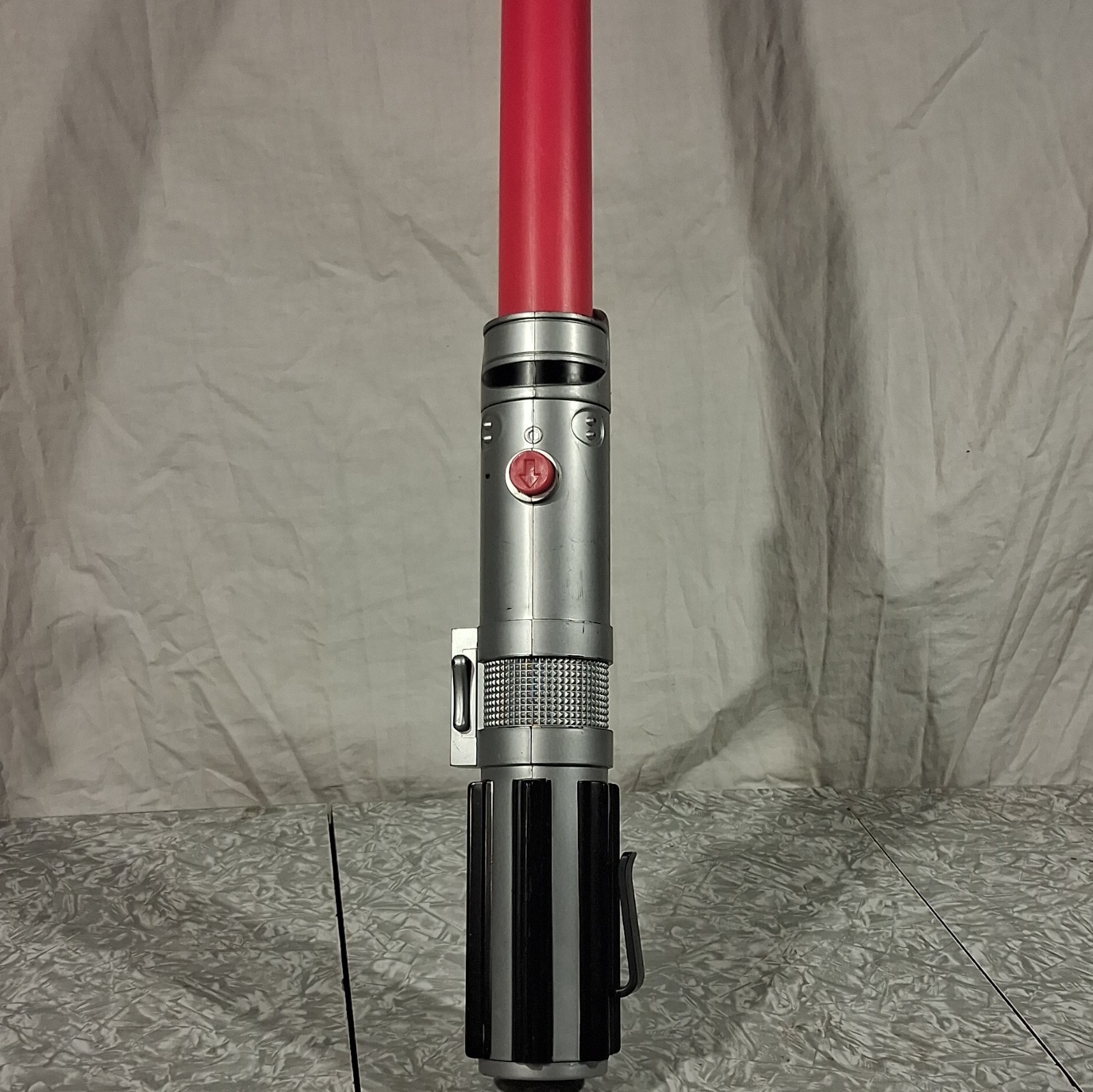 2004 Hasbro LFL Star Wars Lightsaber Anakin Skywalker (Darth Vader) Red - VG 2004 Hasbro LFL Star Wars Lightsaber Anakin Skywalker (Darth Vader) Red - VG