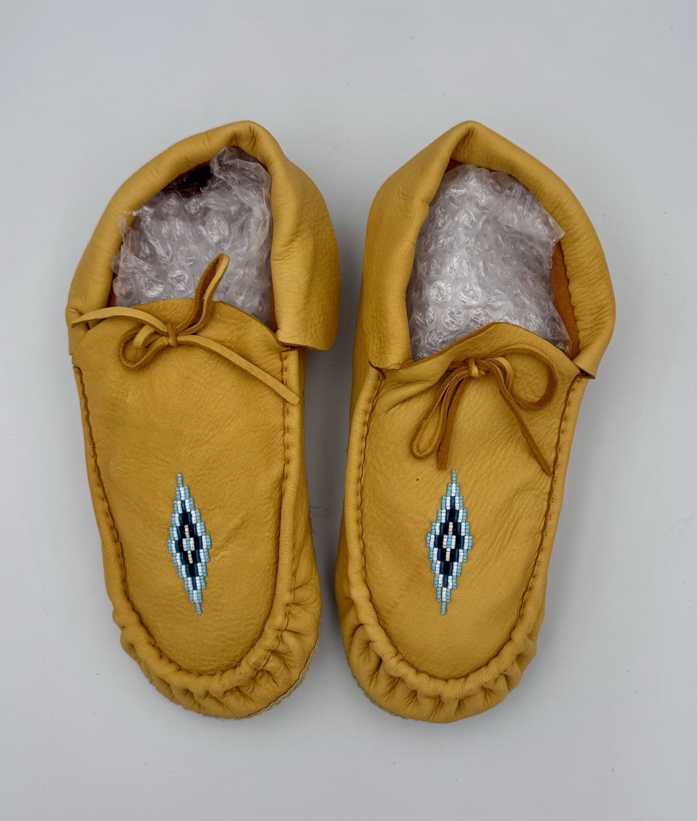 Vintage Handmade Mohawk Native American Beaded Moccasins Genuine Leather 10” EUC Vintage Handmade Mohawk Native American Beaded Moccasins Genuine Leather 10” EUC