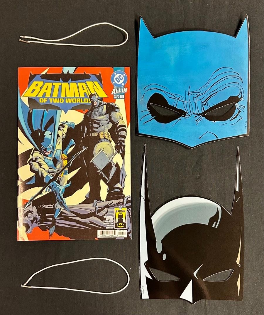 BATMAN OF TWO WORLDS #1 1st PRINT BATMAY DAY EXCLUSIVE PLUS x02 BATMAN MASKS BATMAN OF TWO WORLDS #1 1st PRINT BATMAY DAY EXCLUSIVE PLUS x02 BATMAN MASKS