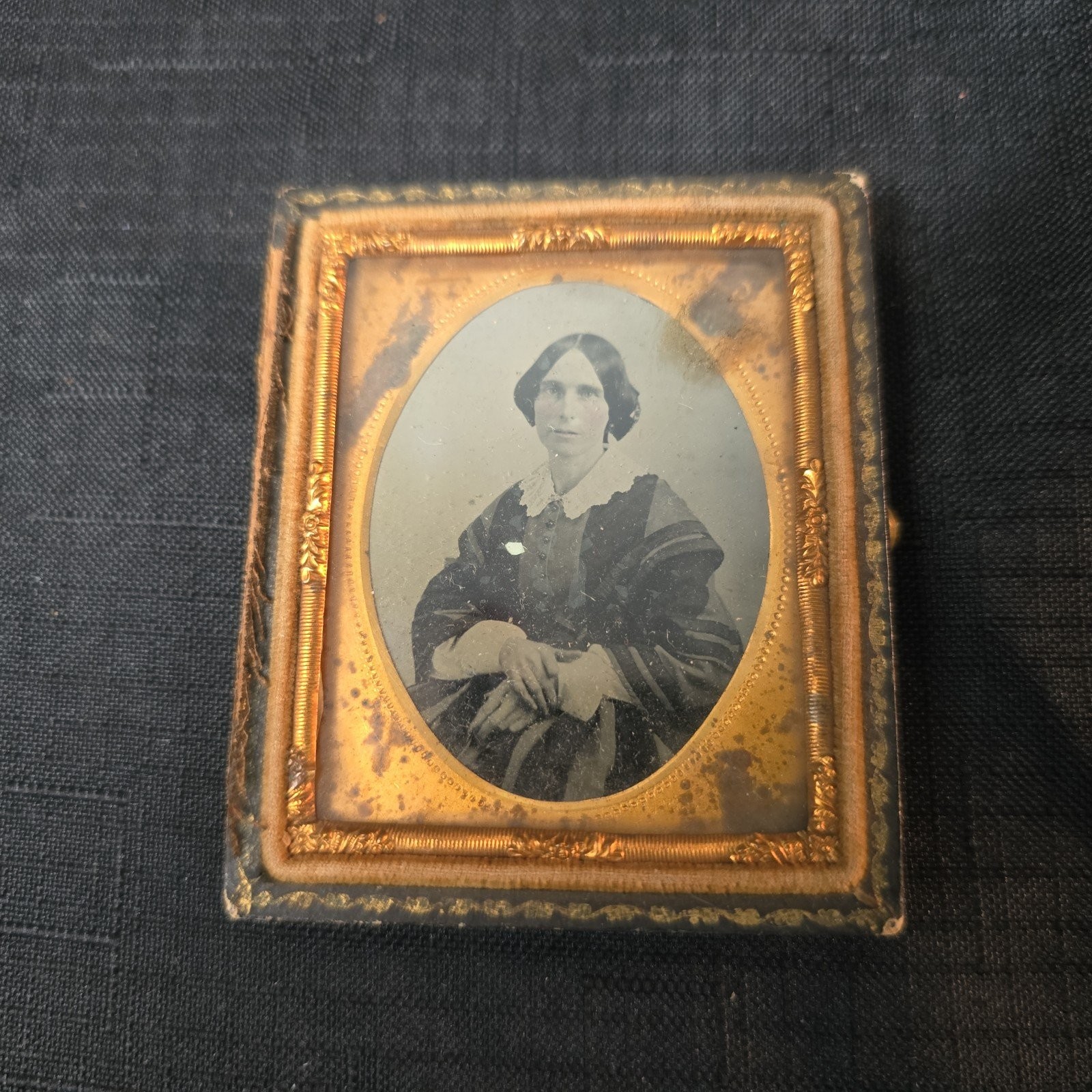 Antique 1/9th Sixth Plate Daguerreotype Ambrotype Portrait Seated Woman Case Antique 1/9th Sixth Plate Daguerreotype Ambrotype Portrait Seated Woman Case