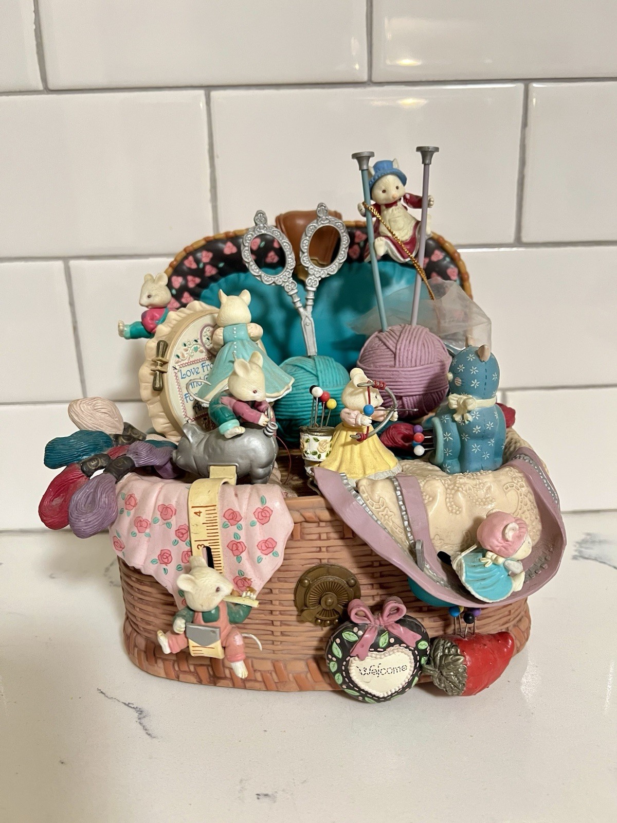 Vtg Enesco Knittin' Pretty Deluxe Music Box “Whistle While You Work”-Still Work Vtg Enesco Knittin' Pretty Deluxe Music Box “Whistle While You Work”-Still Work