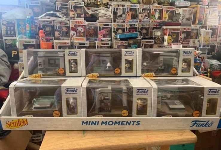 Seinfeld Funko Pop Apartment Chase Set With Display Case Seinfeld Funko Pop Apartment Chase Set With Display Case