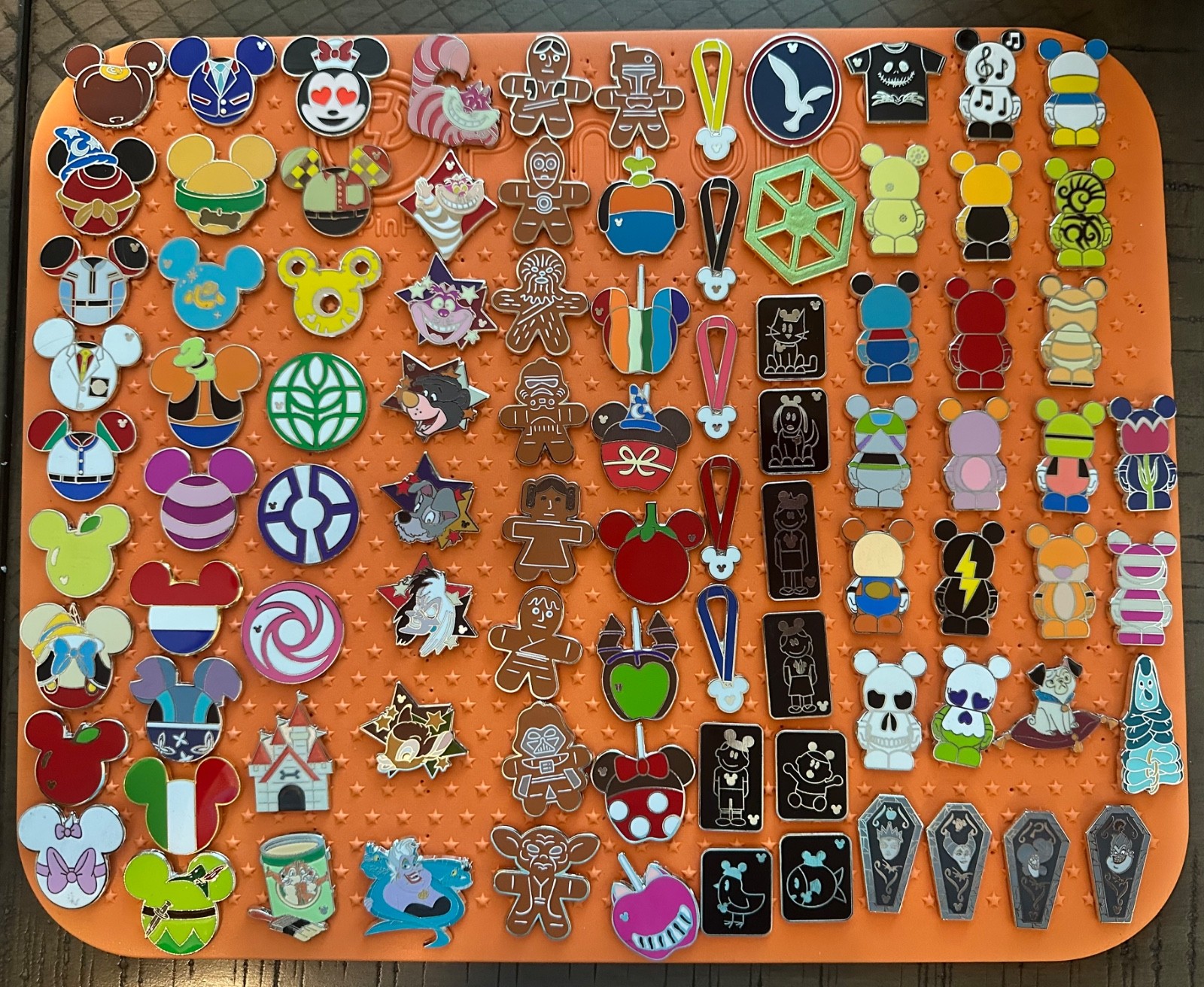 Disney Pin Trading - Lot of 100 - No Duplicates - 100% Tradeable - Disney Pin Trading - Lot of 100 - No Duplicates - 100% Tradeable -