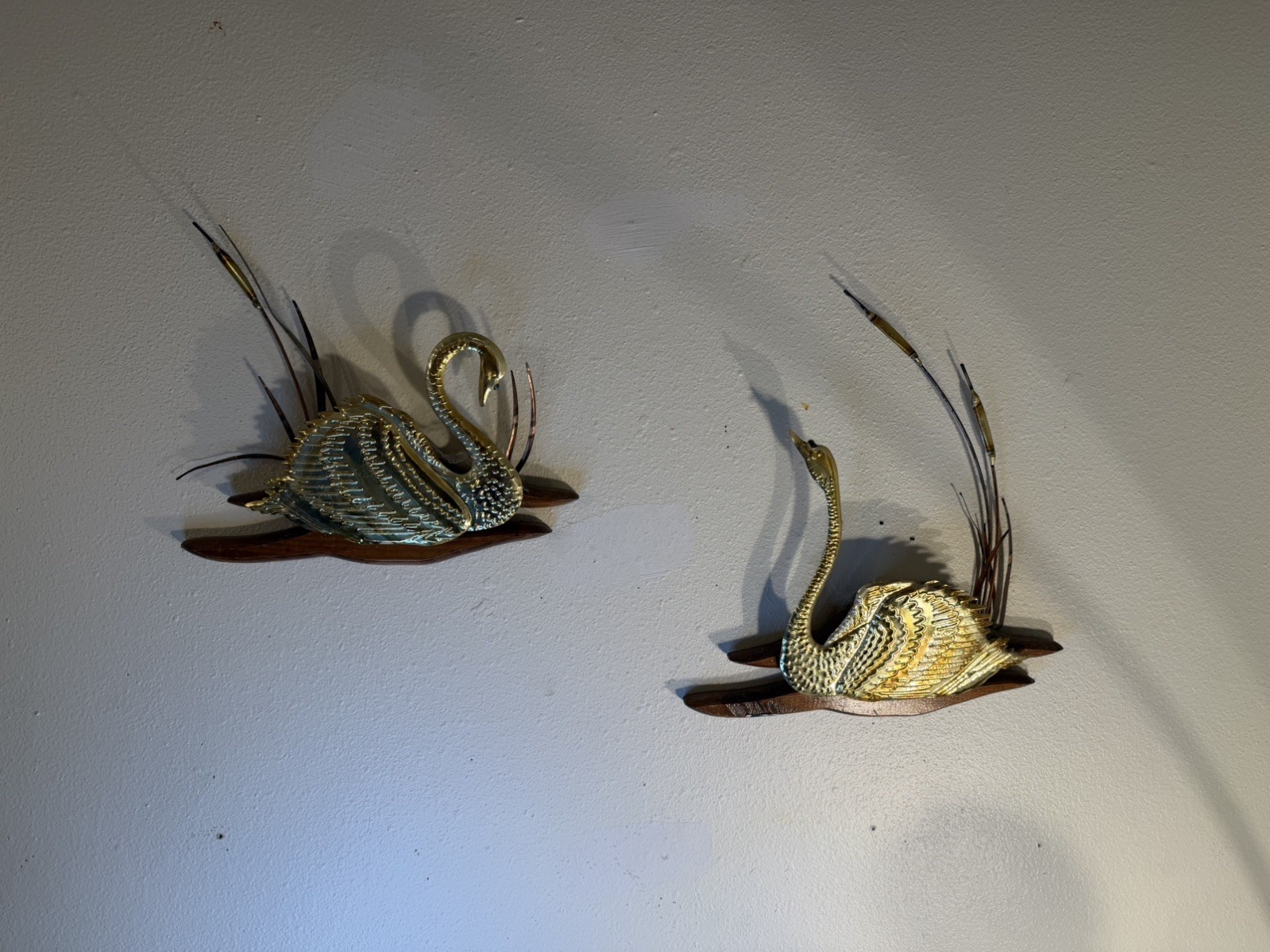 MCM Swan Bird Brass Copper Wall Art Decor Cattails Wood Base Vintage Set Of 2 MCM Swan Bird Brass Copper Wall Art Decor Cattails Wood Base Vintage Set Of 2