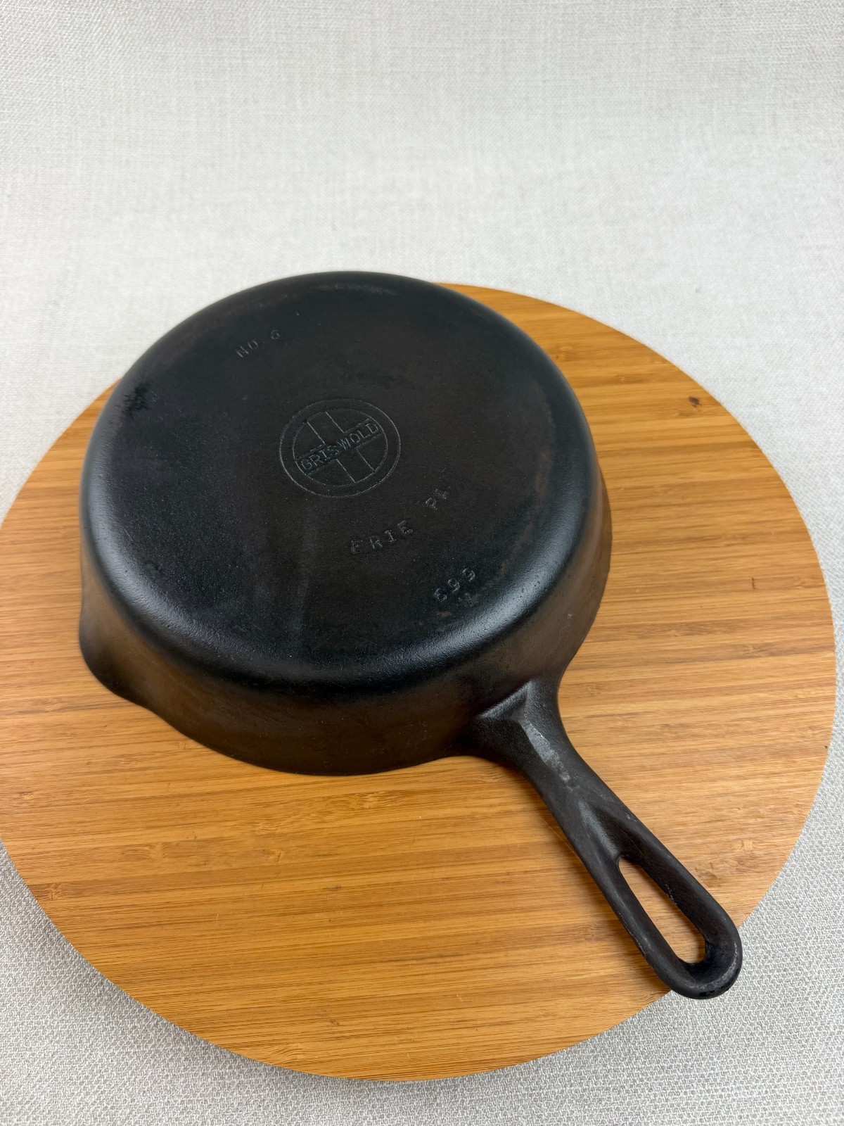 Vintage Griswold #6 Cast Iron Skillet 699 V Small Logo LAYS FLAT Double Pour 9” Vintage Griswold #6 Cast Iron Skillet 699 V Small Logo LAYS FLAT Double Pour 9”