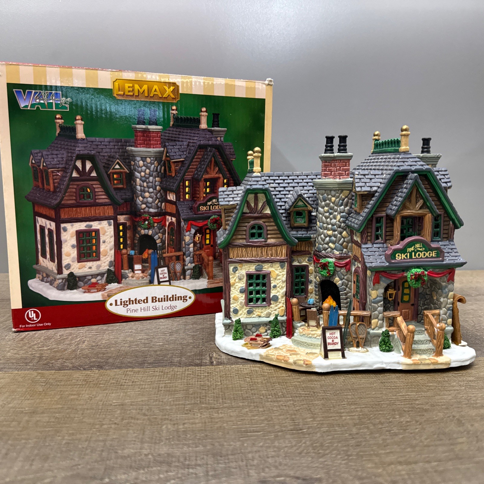 Lemax Vail Village Pine Hill Ski Lodge Lighted Building 2007 Christmas Village Lemax Vail Village Pine Hill Ski Lodge Lighted Building 2007 Christmas Village