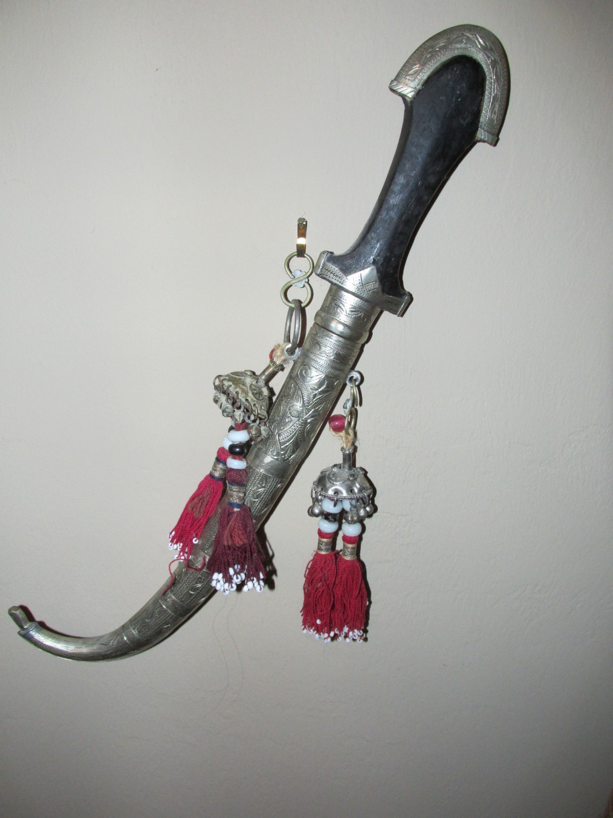 Vintage Middle Eastern Moroccan Curved Ceremonial Dagger Metal Sheath 17" Vintage Middle Eastern Moroccan Curved Ceremonial Dagger Metal Sheath 17"