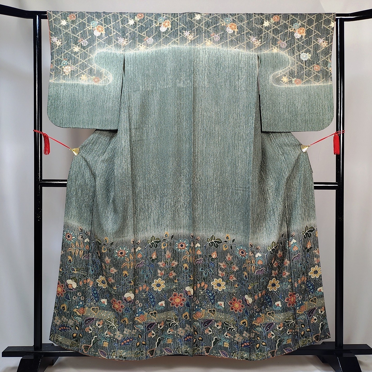 Vintage Japanese Silk Kimono Robe – Gray Green Floral Gold Vintage Japanese Silk Kimono Robe – Gray Green Floral Gold