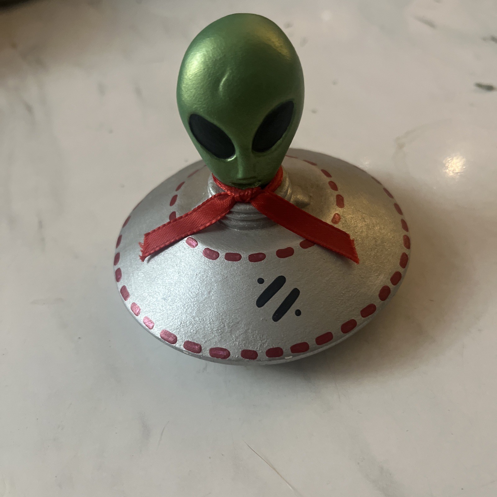 Vintage Outer Space UFO Roswell Alien Flying Saucer Decor Trophy Alien chase Vintage Outer Space UFO Roswell Alien Flying Saucer Decor Trophy Alien chase