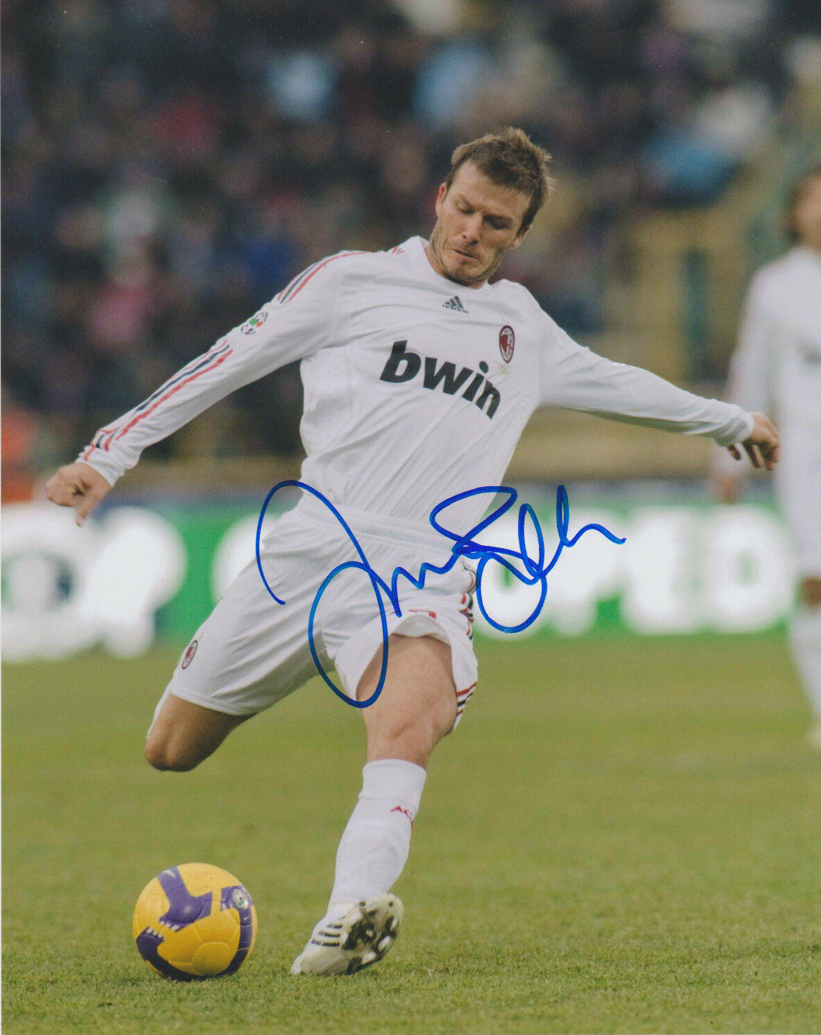 David Beckham Certified  Signed autographed   8 X10 football photo + COA