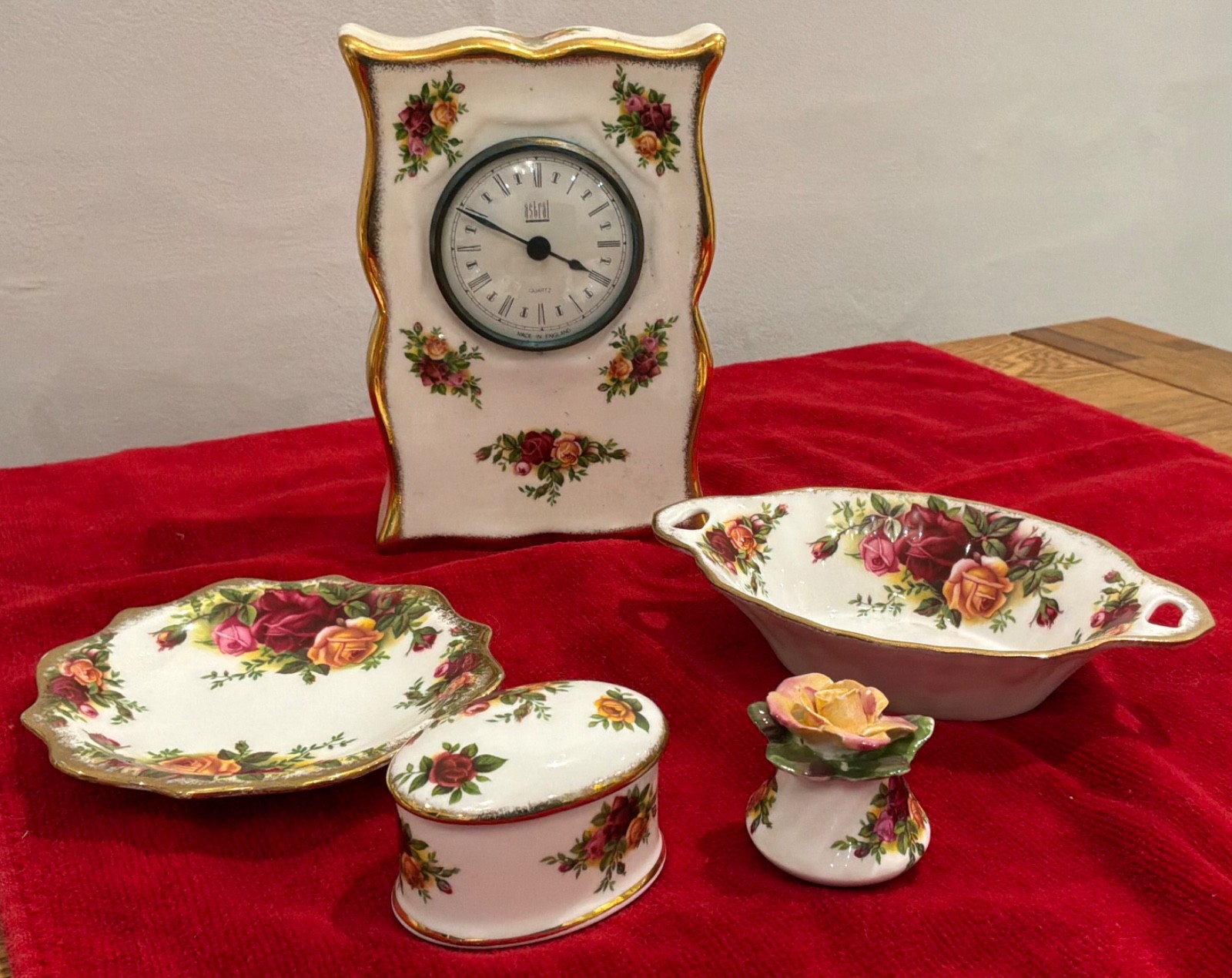 Vintage Royal Albert Old Country Roses Clock Trinket Box Dressing Table Set Vintage Royal Albert Old Country Roses Clock Trinket Box Dressing Table Set