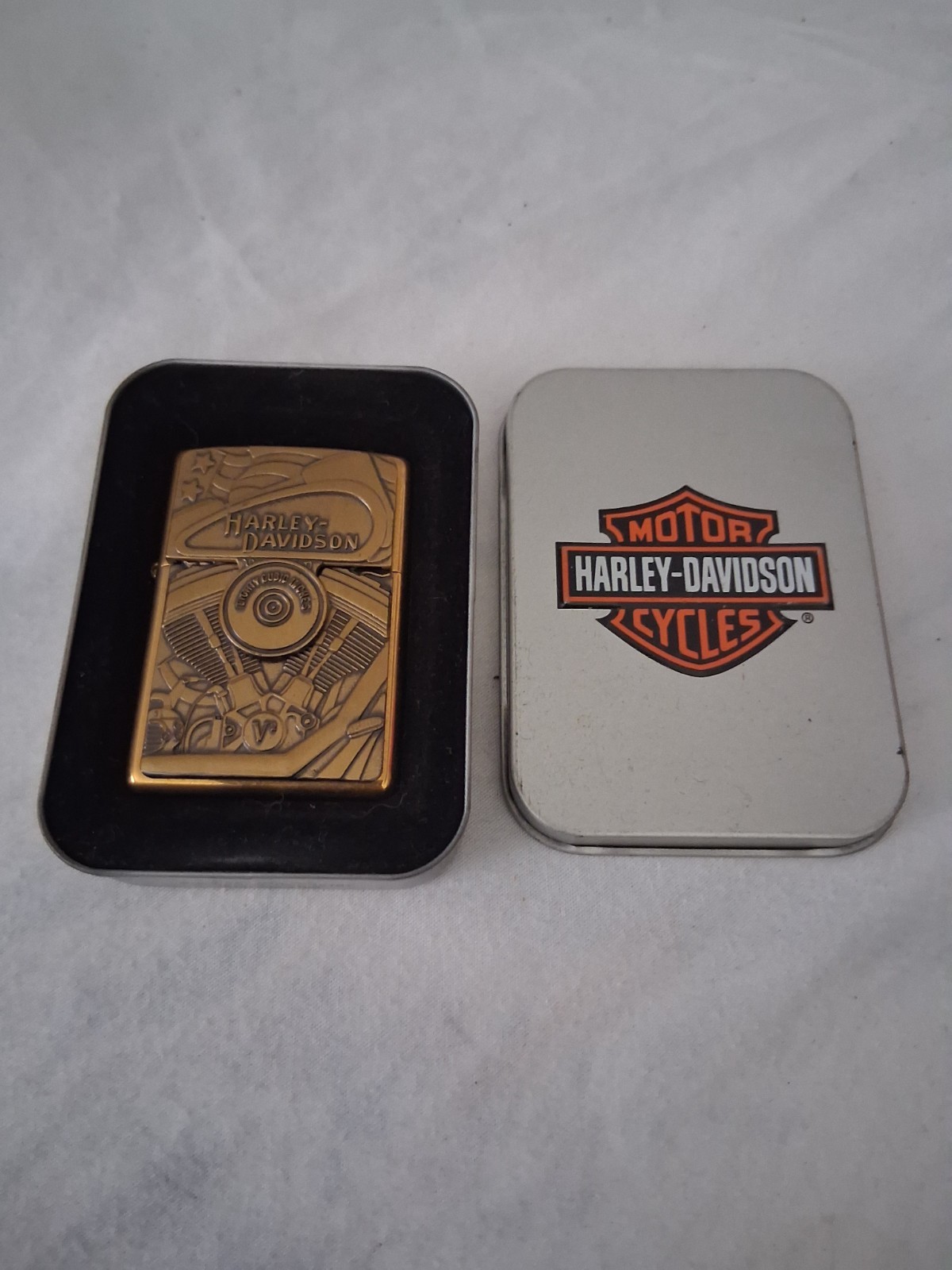 Harley-Davidson Zippo Brass Tone Lighter V-Twin Engine Design 2000 Harley-Davidson Zippo Brass Tone Lighter V-Twin Engine Design 2000