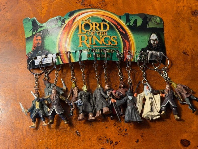 RARE Lord of the Rings 12 Keychain Display From Crew Member's Estate Sale
