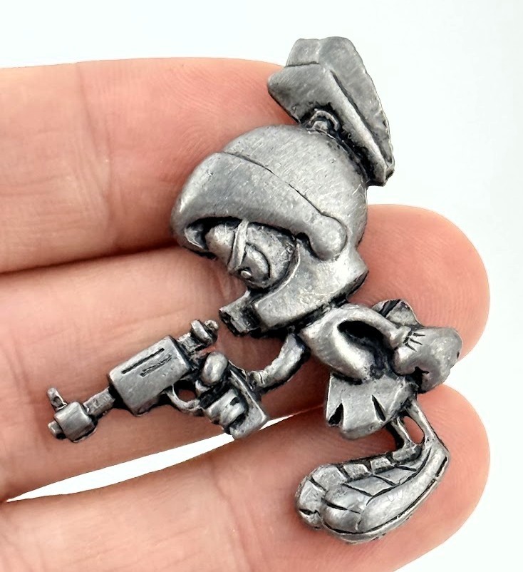 Vtg Marvin The Martian Ray Gun Pewter Tone Looney Tunes Warner Bros Brooch Pin