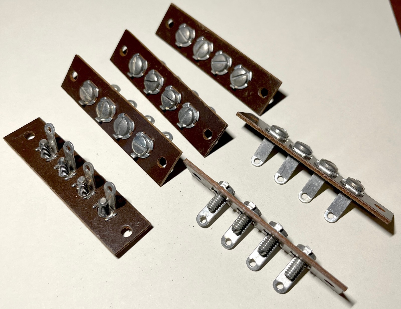 Lot of (6) NOS 4-position Phenolic Screw Terminal Strip for Antenna/Speaker/etc Lot of (6) NOS 4-position Phenolic Screw Terminal Strip for Antenna/Speaker/etc