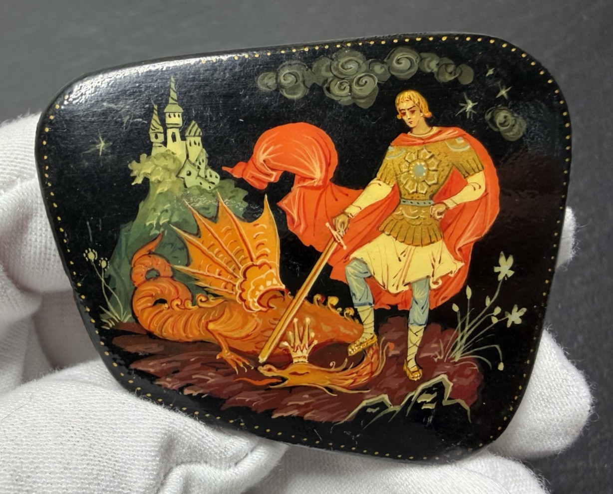 SIGNED VINTAGE HAND PAINTED SOVIET RUSSIAN KHOLUY LACQUER BROOCH P329 SIGNED VINTAGE HAND PAINTED SOVIET RUSSIAN KHOLUY LACQUER BROOCH P329