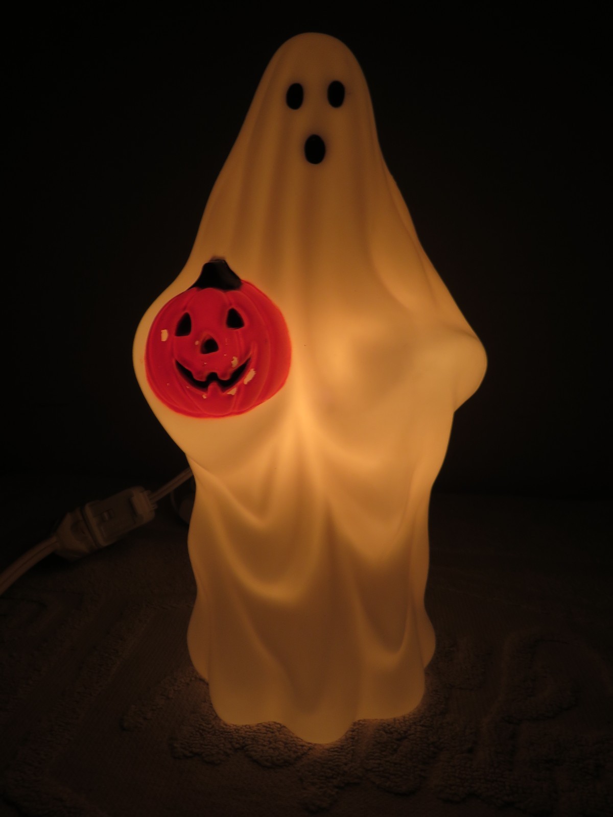 VTG General Foam 9" Halloween Ghost Carrying Pumpkin Lighted Tabletop Blow Mold VTG General Foam 9" Halloween Ghost Carrying Pumpkin Lighted Tabletop Blow Mold