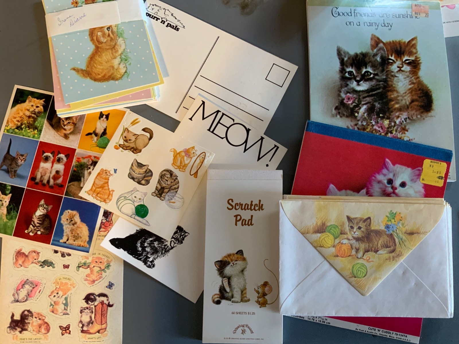 VINTAGE COLLECTION OF CAT STICKERS, NOTEPADS, STATIONARY, AND TABLETS