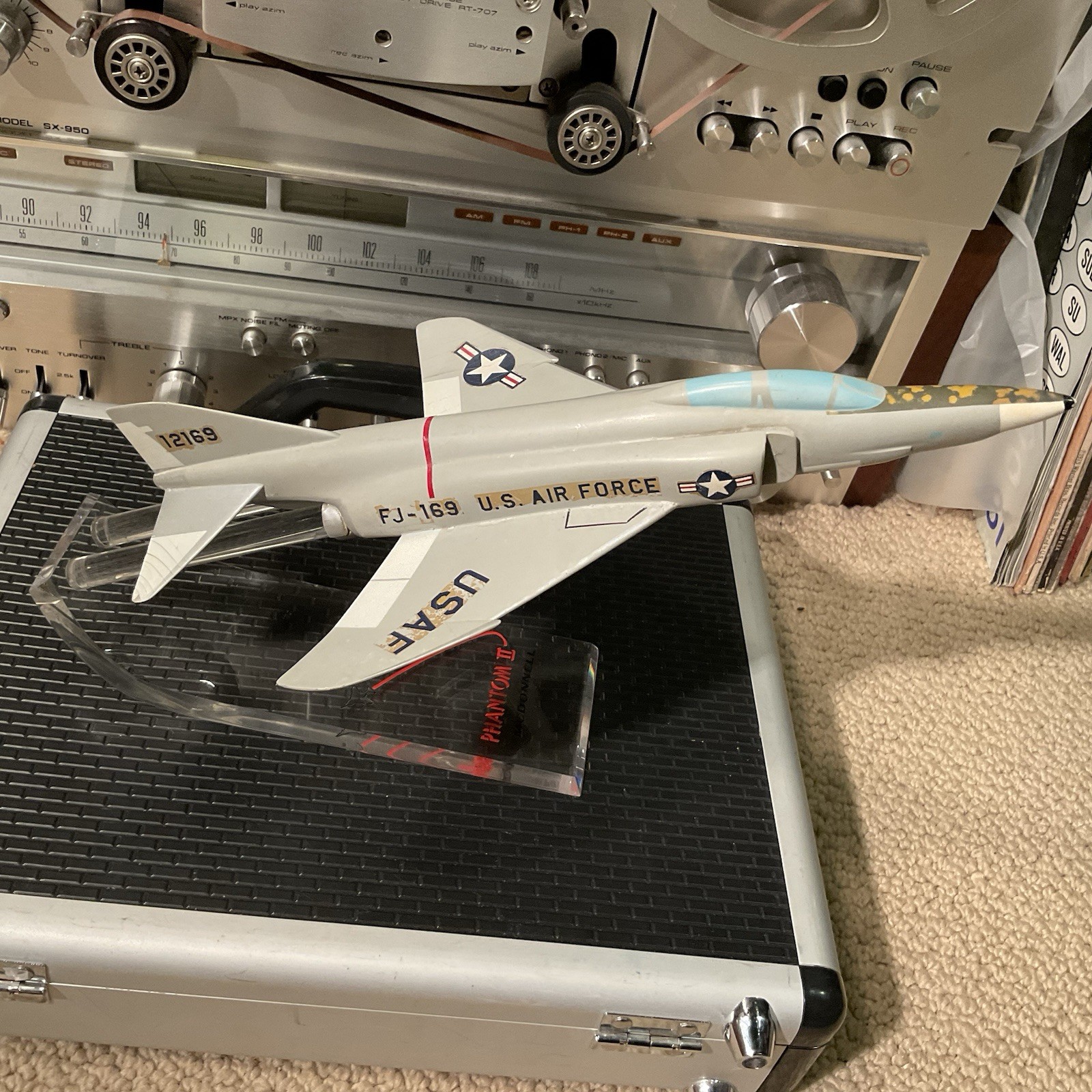 Vintage Topping McDonnell Phantom II USAF Desk Top Model Jet w/Stand Vintage Topping McDonnell Phantom II USAF Desk Top Model Jet w/Stand