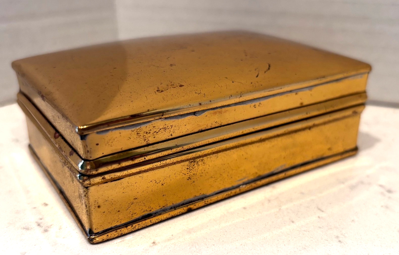 VTG. COLONIAL WILLIAMSBURG METALCRAFTERS BRASS BOX,HINGED LID STAMPED ,TRINKETS