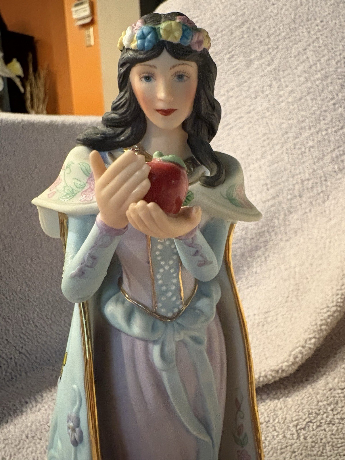 Lenox Disney Snow White Legendary Princesses Fine Porcelain Figurine Lenox Disney Snow White Legendary Princesses Fine Porcelain Figurine