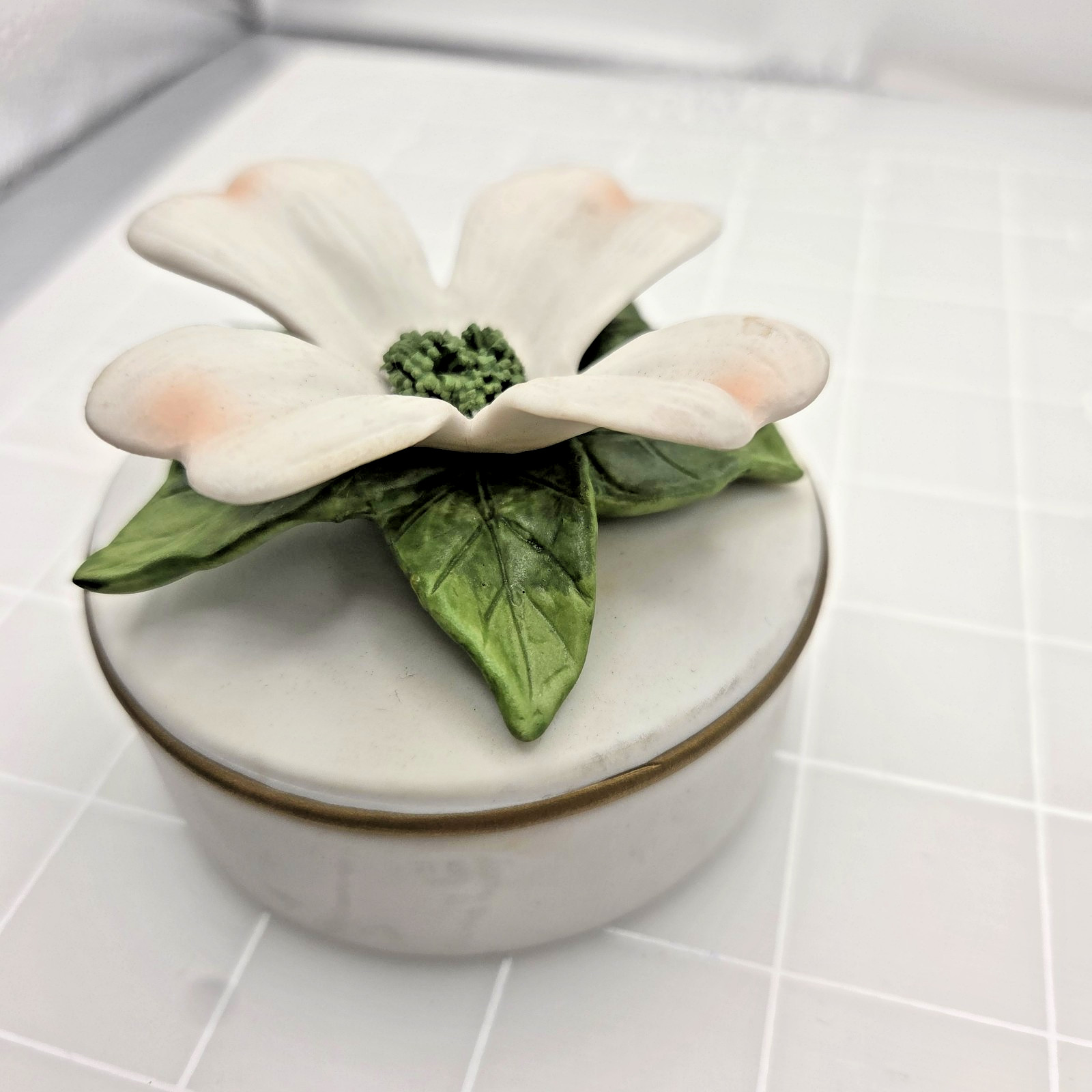 Vintage 1992 Lefton China Hand Painted Dogwood Jewelry Trinket Box Flower Vintage 1992 Lefton China Hand Painted Dogwood Jewelry Trinket Box Flower