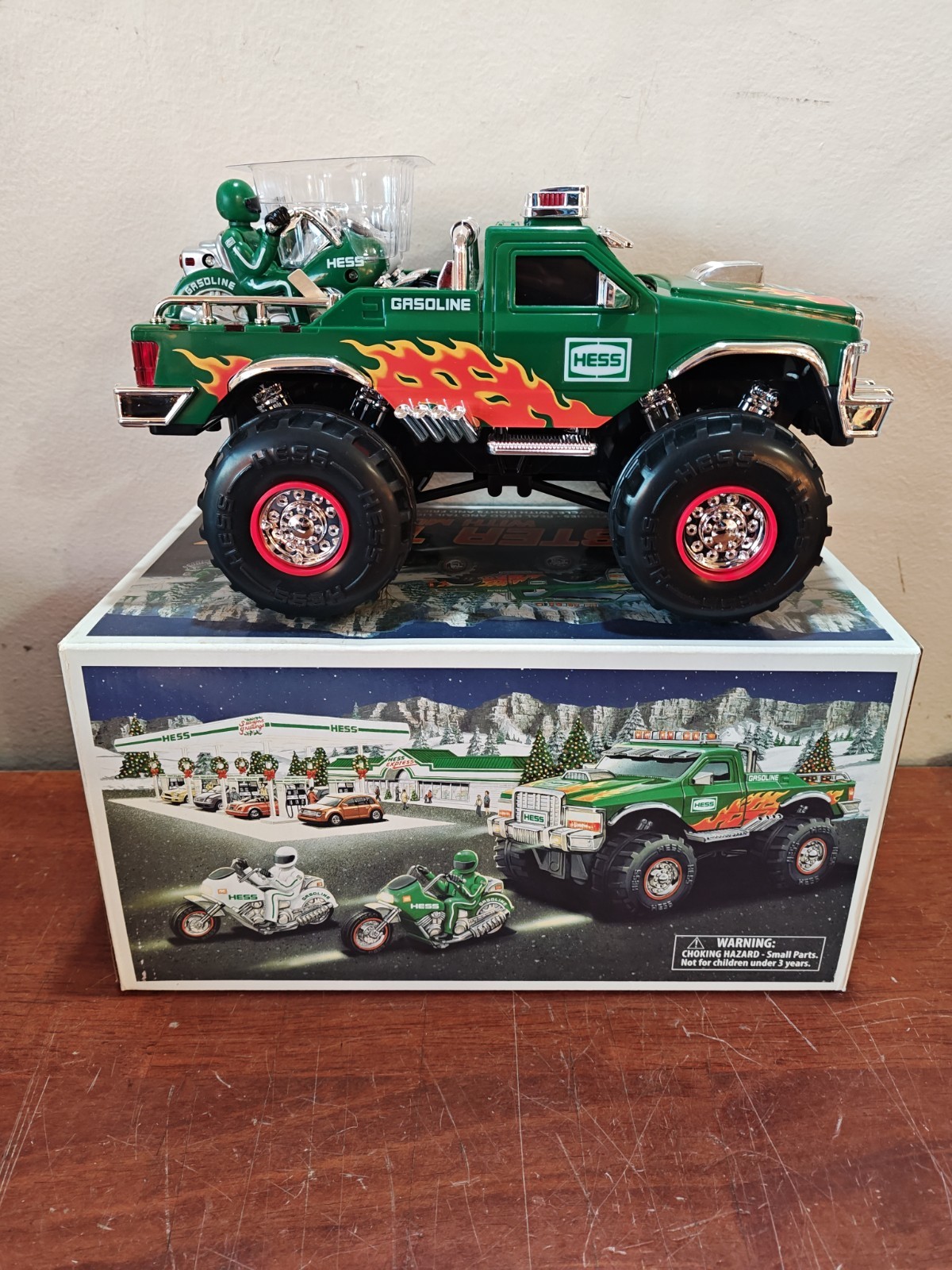 2007 HESS Monster Truck With Motorcycles New 2007 HESS Monster Truck With Motorcycles New
