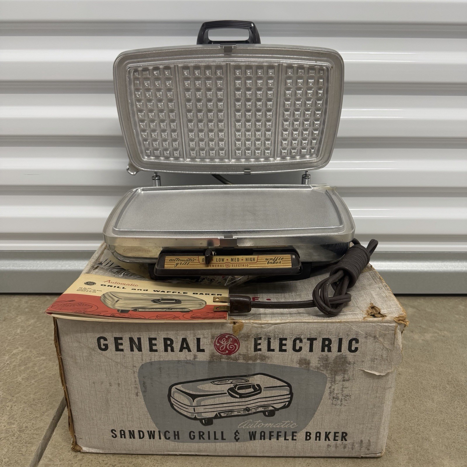 Vintage MCM NOS GE General Electric 14G42 Chrome Automatic Grill Waffle Box Vintage MCM NOS GE General Electric 14G42 Chrome Automatic Grill Waffle Box