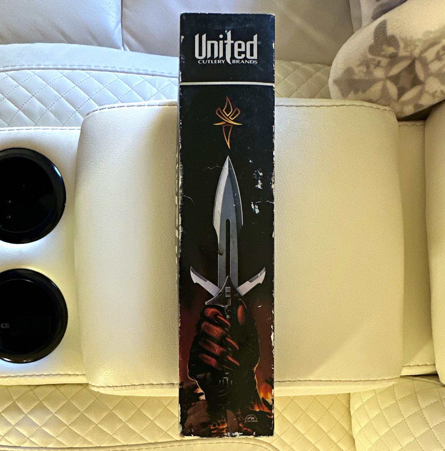 United Cutlery Phantom Dagger Stainless Steel Double Edge Full Tang w/ Sheath United Cutlery Phantom Dagger Stainless Steel Double Edge Full Tang w/ Sheath