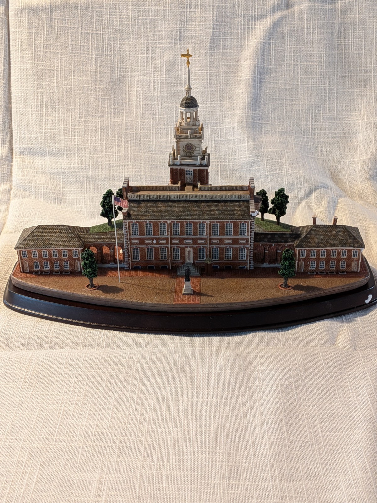 INDEPENDENCE HALL LIMITED EDITION FIGURINE by The Danbury Mint (RARE) INDEPENDENCE HALL LIMITED EDITION FIGURINE by The Danbury Mint (RARE)