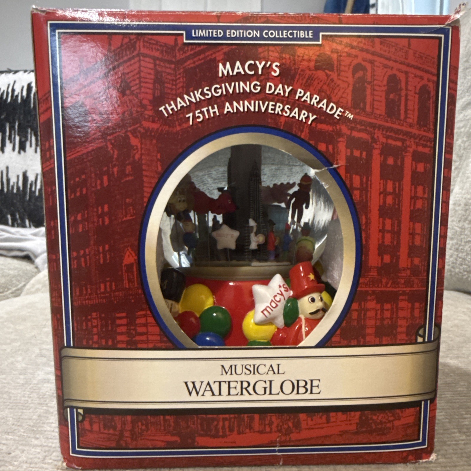 Vintage 2001 Macy's Thanksgiving Day 75th Anniv Musical Waterglobe Twin Towers Vintage 2001 Macy's Thanksgiving Day 75th Anniv Musical Waterglobe Twin Towers