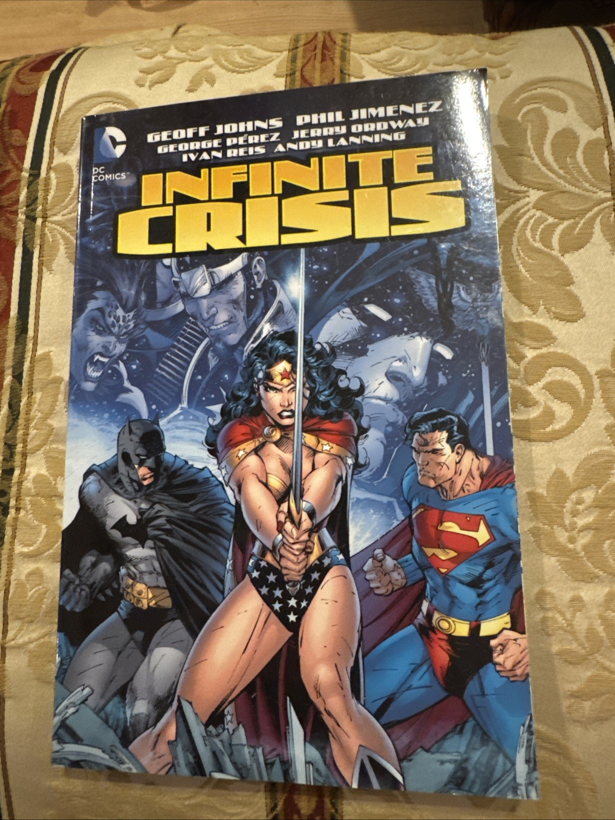 DC Comics Infinite Crisis #1 New Condition DC Comics Infinite Crisis #1 New Condition