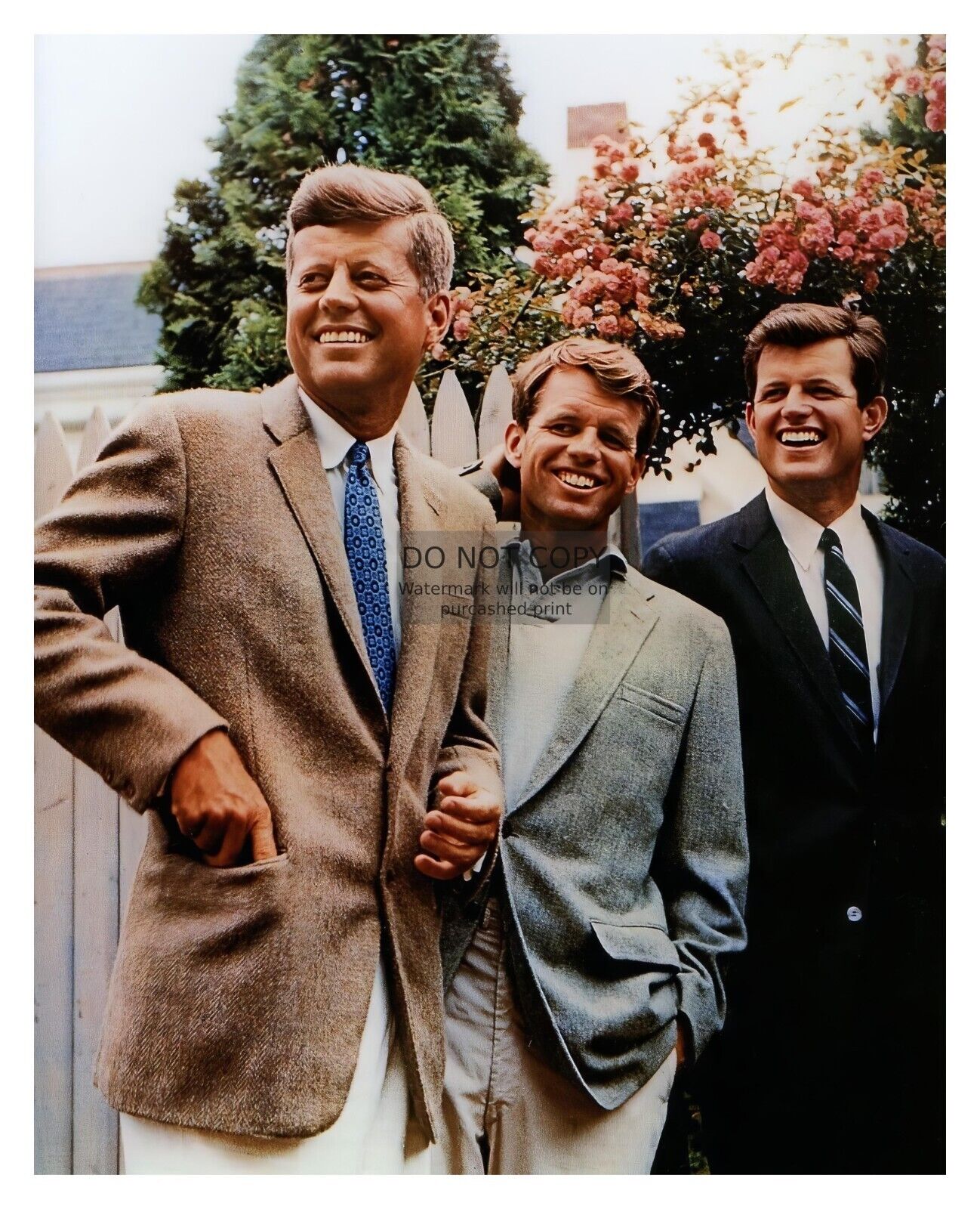 PRESIDENT JOHN F. KENNEDY & HIS BROTHERS SMILING 8X10 PHOTO