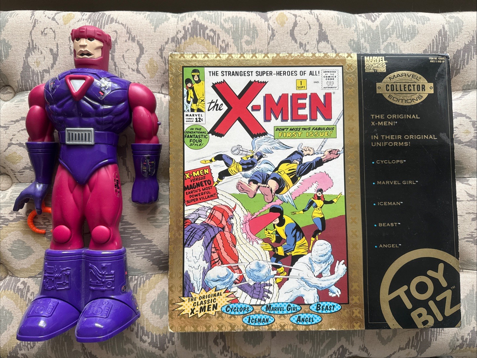 Vintage Toy Biz X-Men Lot: Complete Large Sentinel and Action Figures New In Box