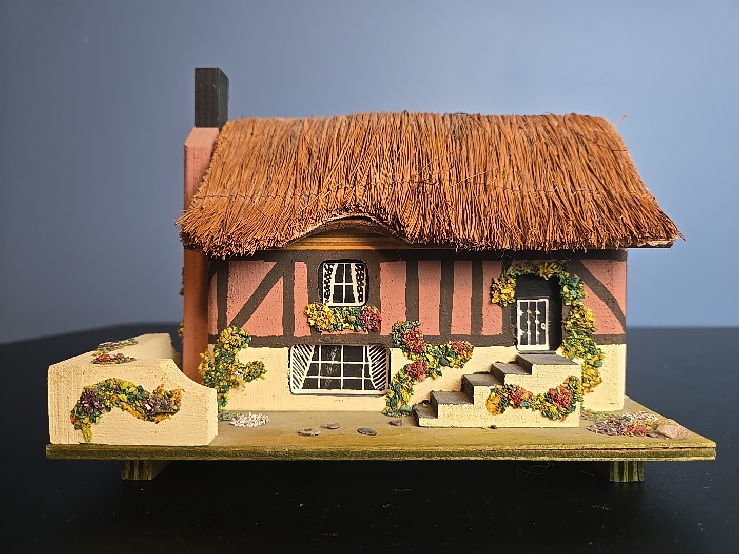 PAULINE RALPH Hand Made Music Box English Musical Cottage "Shakespearian" PAULINE RALPH Hand Made Music Box English Musical Cottage "Shakespearian"
