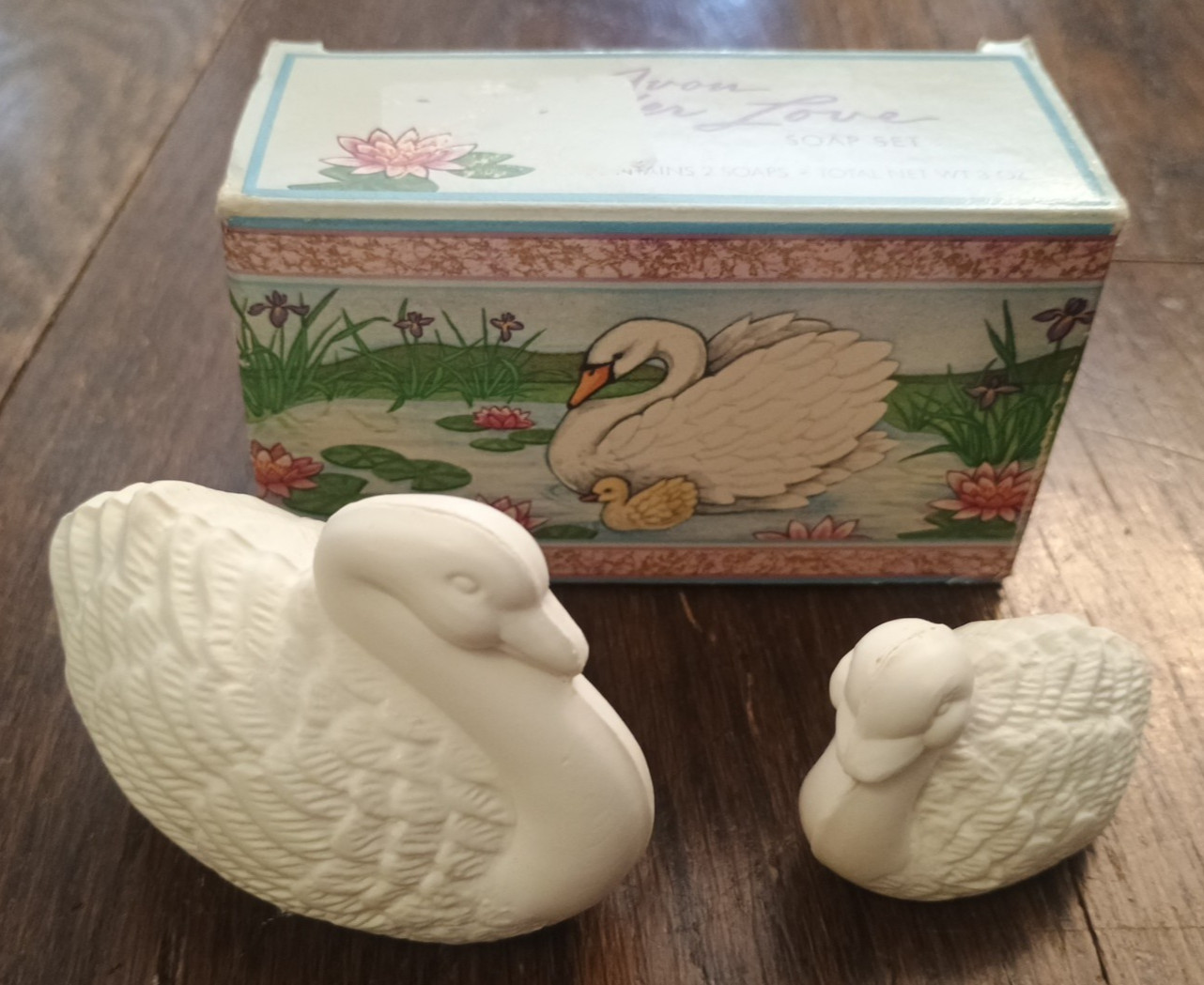 Vtg NOS Avon Tender Love 3D Swan Mom & Baby Soap Set 3 oz in box ADORABLE