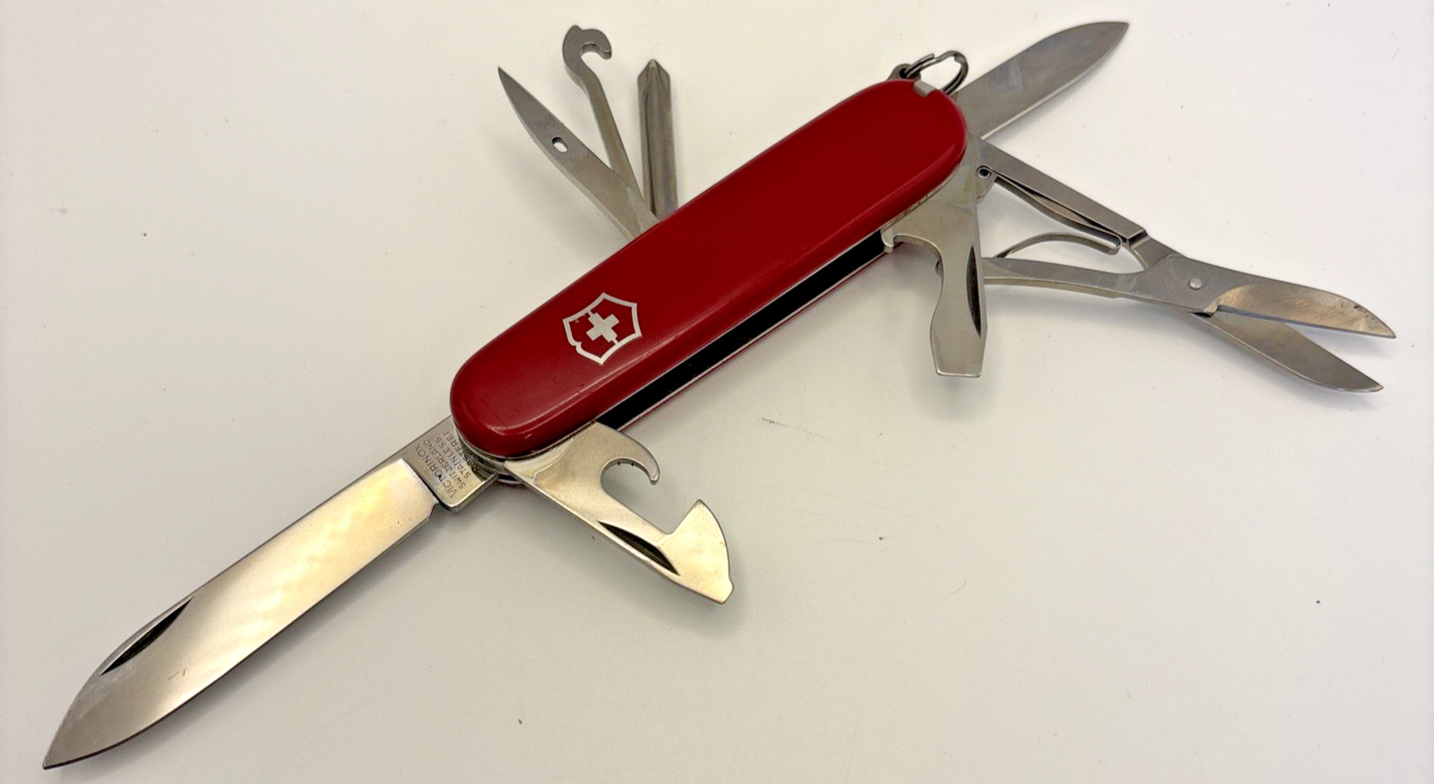 Victorinox Super Tinker Swiss Army Knife Red 91mm Multi-Tool Victorinox Super Tinker Swiss Army Knife Red 91mm Multi-Tool