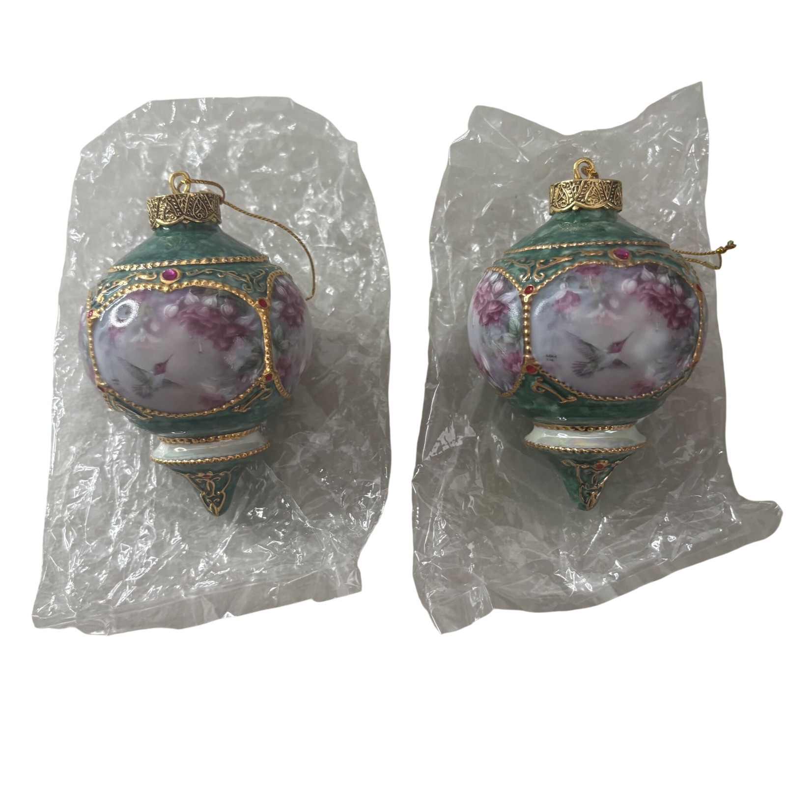Bradford Editions Lena Liu Heirloom Porcelain Hummingbird Ornament Set 2pc 68611 Bradford Editions Lena Liu Heirloom Porcelain Hummingbird Ornament Set 2pc 68611