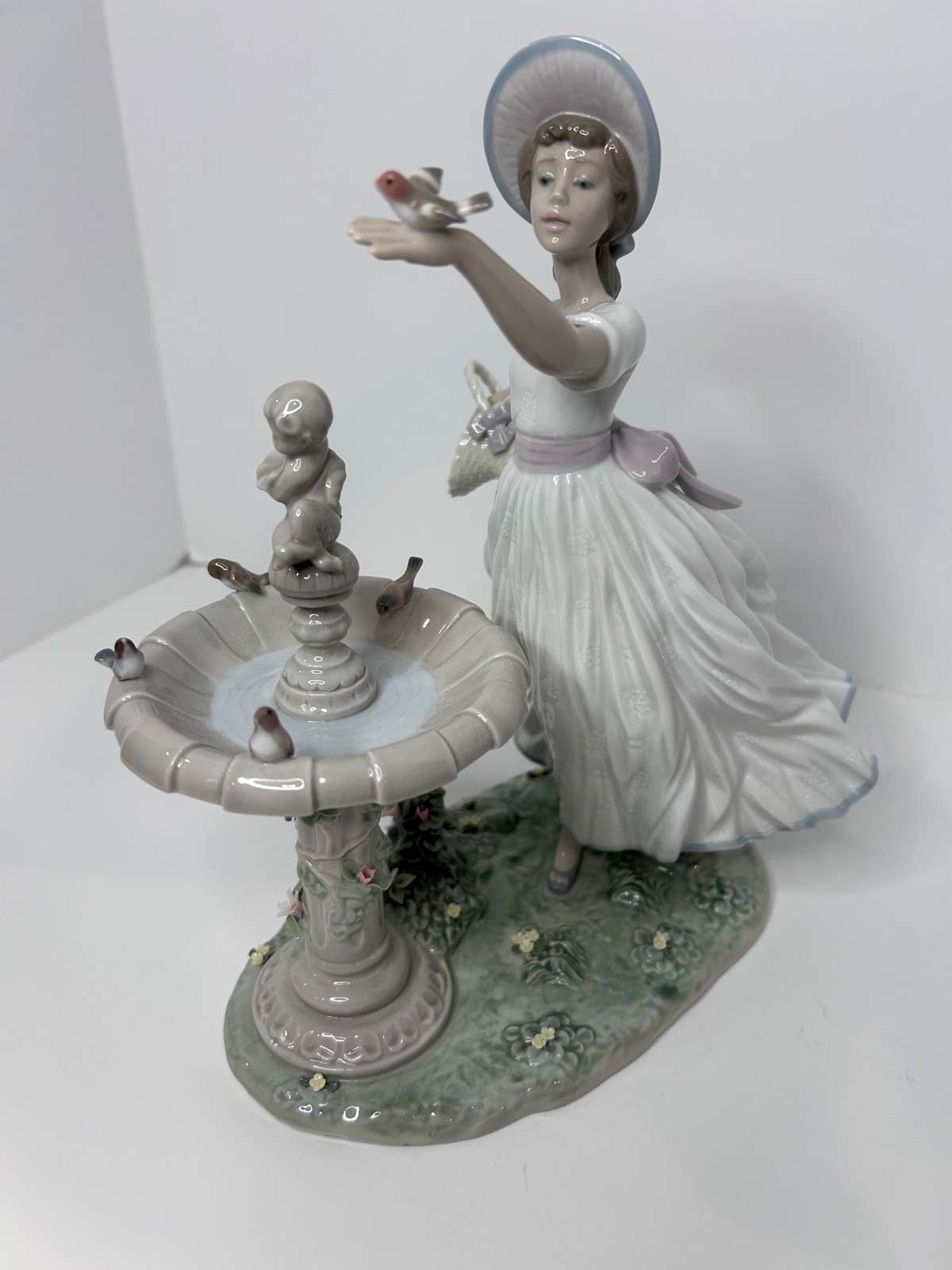 Lladro #6106 Spring Joy Girl At Fountain Birdbath No.135 With No Original Box Lladro #6106 Spring Joy Girl At Fountain Birdbath No.135 With No Original Box