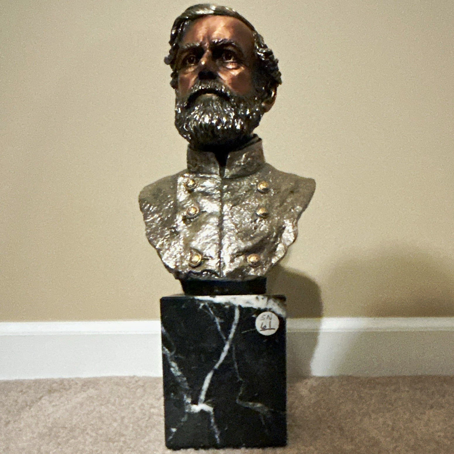 General Robert E Lee Bust Sculpture Black Marble Base Signed J. Barnum General Robert E Lee Bust Sculpture Black Marble Base Signed J. Barnum