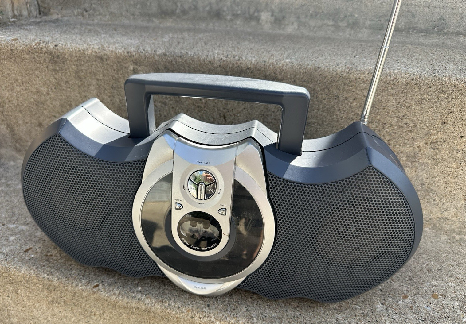 Batman Boombox Radio 2005 Vintage Collectible KSM6006 *ULTRA RARE* Batman Boombox Radio 2005 Vintage Collectible KSM6006 *ULTRA RARE*