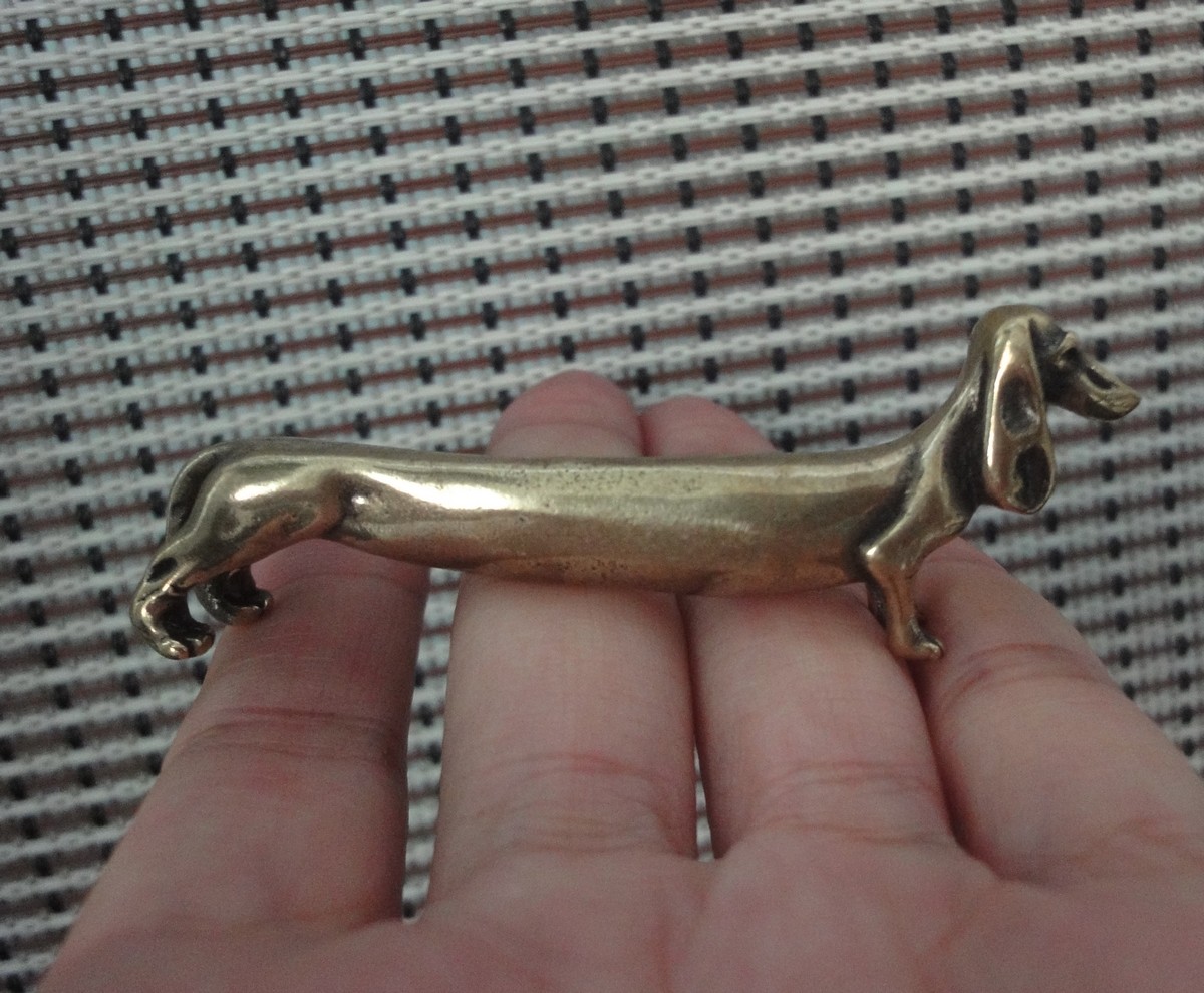 Vintage‑Style Brass Dachshund Dog Figurine Mini Long‑Body Dog Statue Vintage‑Style Brass Dachshund Dog Figurine Mini Long‑Body Dog Statue