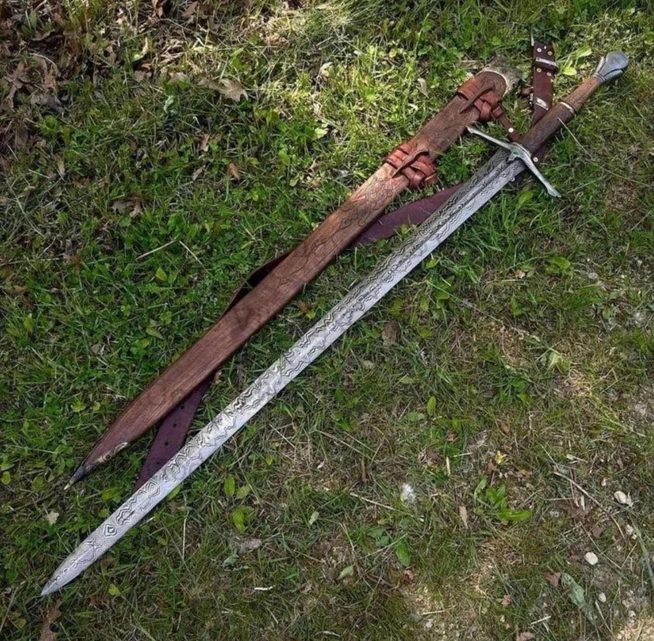 Handmade Damascus Steel Viking Battle Ready Medieval Sword with Scabbard Gift Handmade Damascus Steel Viking Battle Ready Medieval Sword with Scabbard Gift