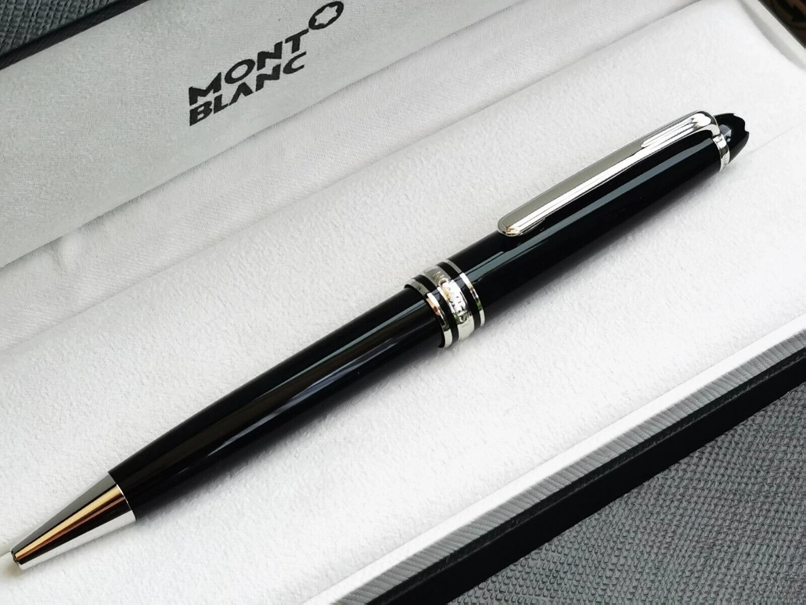Montblanc Platinum Finish Meisterstuck Classique Luxury Ballpoint Pen 163 Montblanc Platinum Finish Meisterstuck Classique Luxury Ballpoint Pen 163
