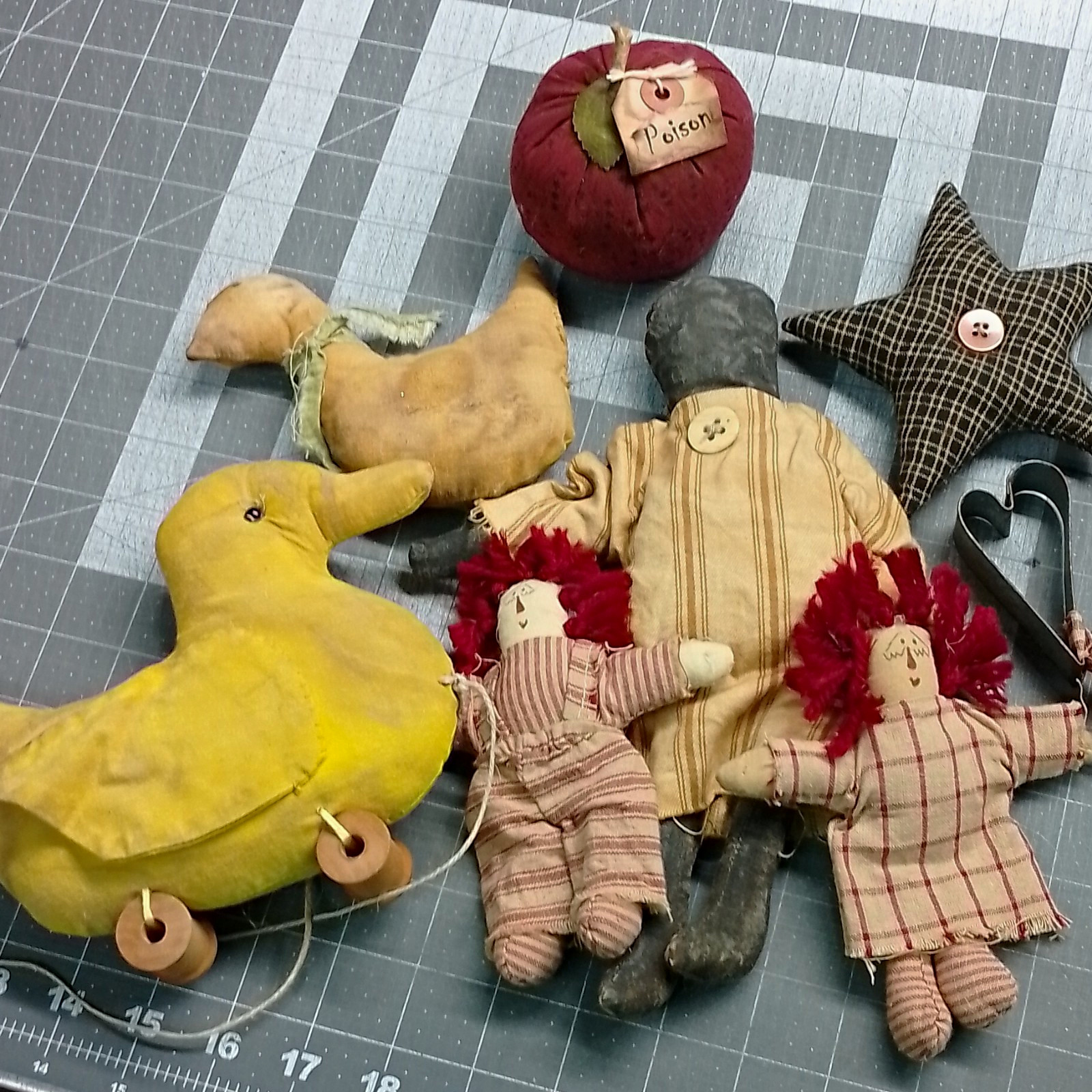 Primitive Handmade Fabric Decor Lot Duck Dolls Star & Heart Cookie Cutter Primitive Handmade Fabric Decor Lot Duck Dolls Star & Heart Cookie Cutter